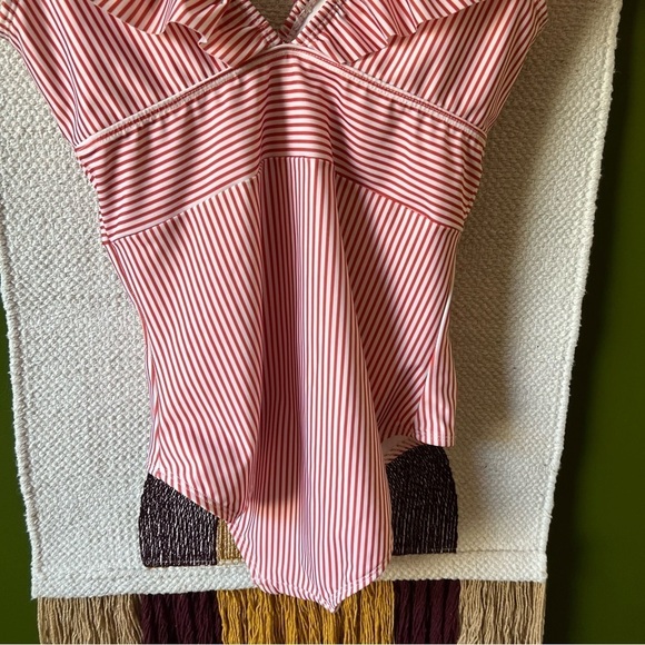 AAVA Estelle retro candy strip red white ruffles striped one piece swimsuit s - Picture 8 of 8